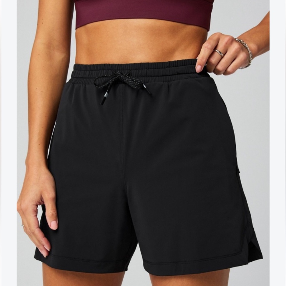 Fabletics / Women’s The One Shirt 5” Inseam Black size Large